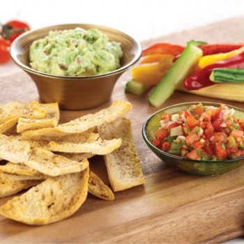 Pitta crisps with salsa and guacamole